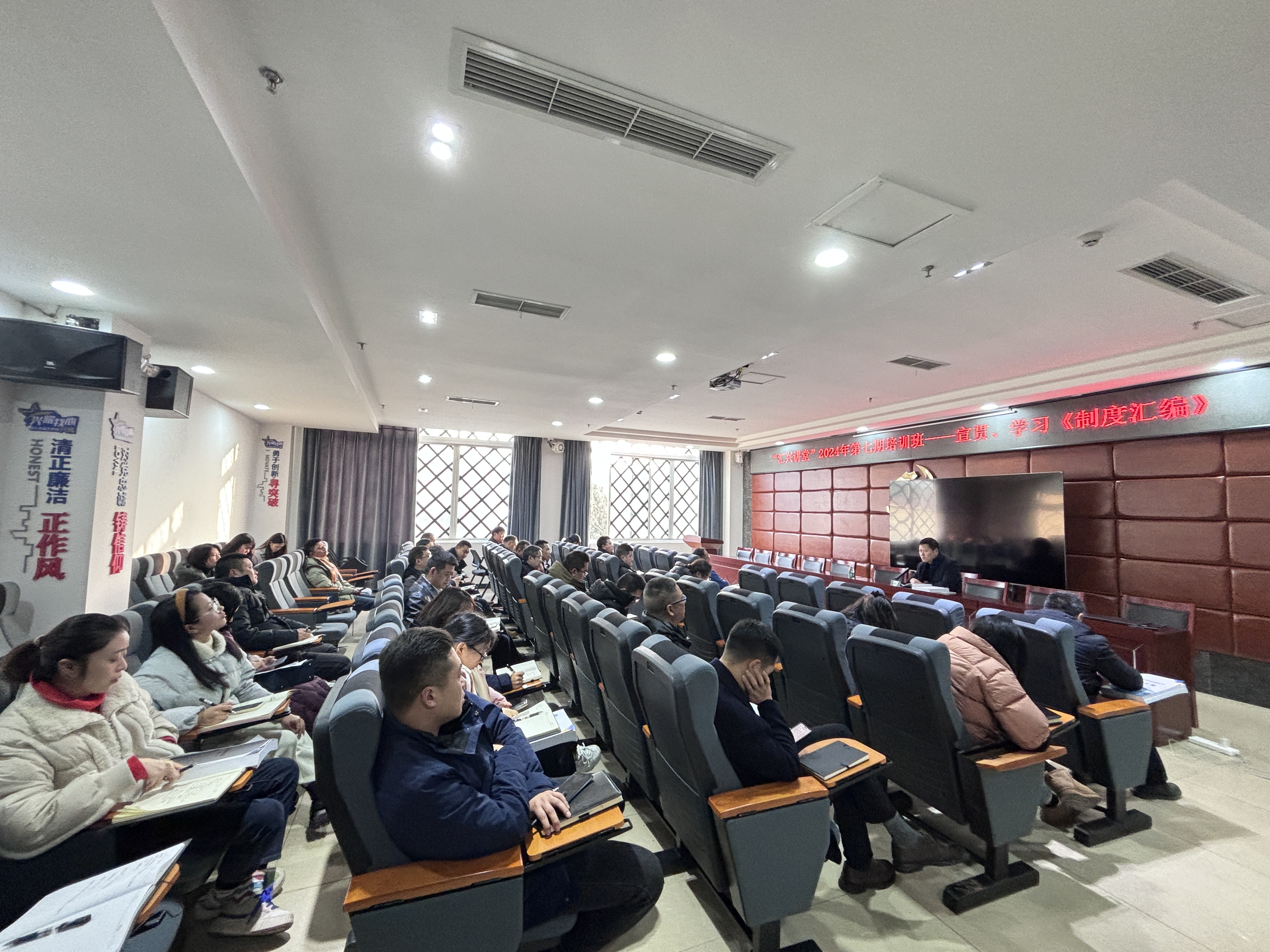 236d096b50e1688399bf42024f8d03ad